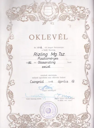 Borászati Oklevél (24,5×34,5) - Az 1984. évi megyei borversenyen a bíráló bizottság Rizling Mg. Tsz. Pusztamérges 1982. évi Olaszrizling borát ezüst szintűnek minősítette, melynek igazolására ezen oklevelet kiadtuk... Rendeld meg most