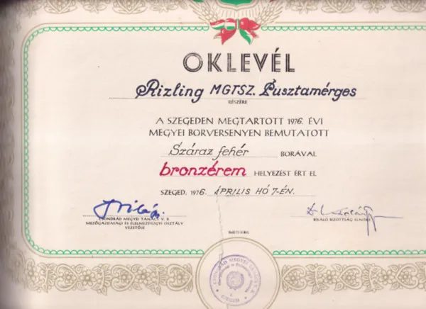 Borászati Oklevél (47,5×34cm) - Rizling MGTSZ. Pusztamérges részére a Szegeden megtartott 1976. évi Megyei Borversenyen bemutatott Száraz fehér borával bronzérem helyezést ért el... Különleges ajánlat