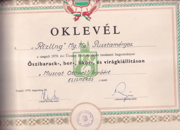 Legkelendőbb Borászati Oklevél (47,5×34cm) - A "Rizling" Mg.TSz. Pusztamérges a szegedi 1970. évi Ünnepi Játékok idején rendezett hagyományos Őszibarack-, bor-, likőr-, és virágkiállításon "Muscat Ottonel" boráért elismerést nyert